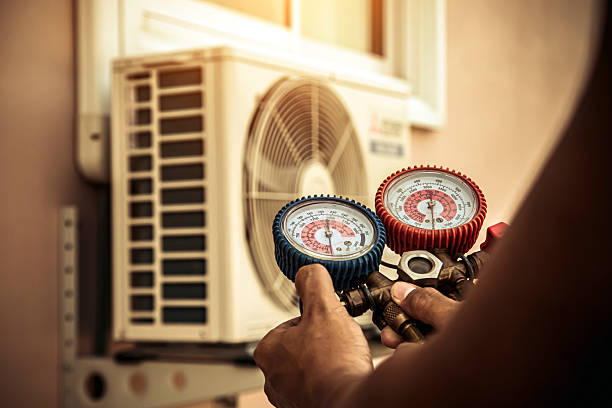 Professional Ac Installation technician working in Black Diamond, FL